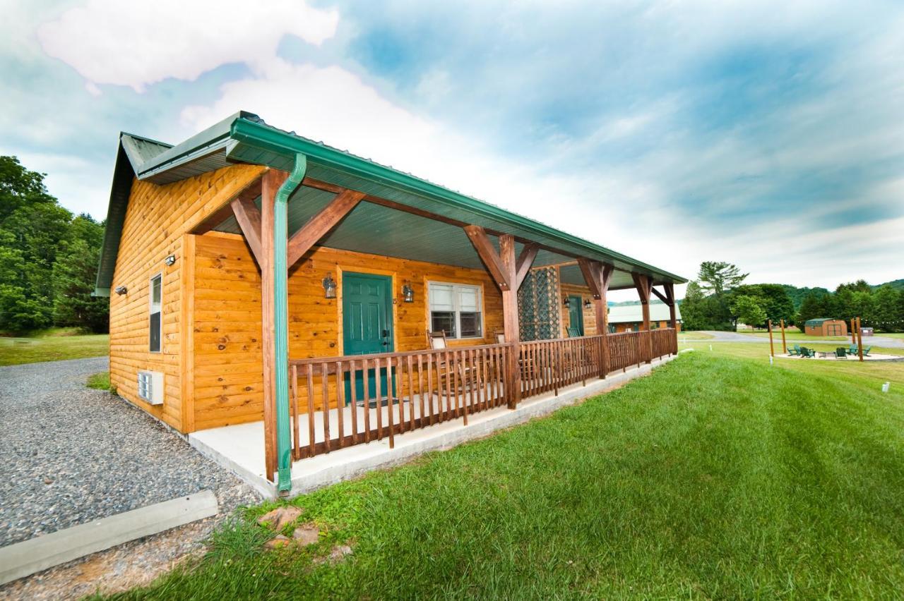 7Cs Lodging Flintstone Exterior photo