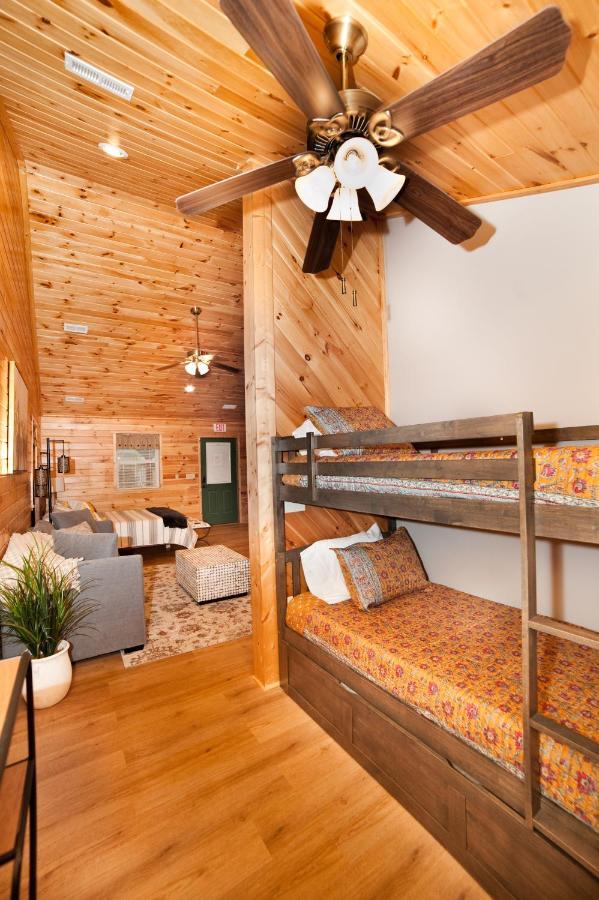 7Cs Lodging Flintstone Exterior photo